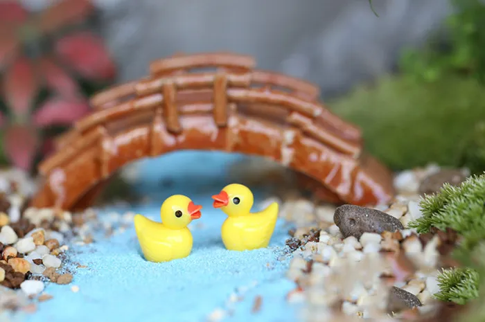 30 stks Gratis Verzending Wholesale Duurzame Cartoon Decoratieve Duck Garden Miniaturen Mini Garden Hars Craft for Wedding and Home Garden Planting