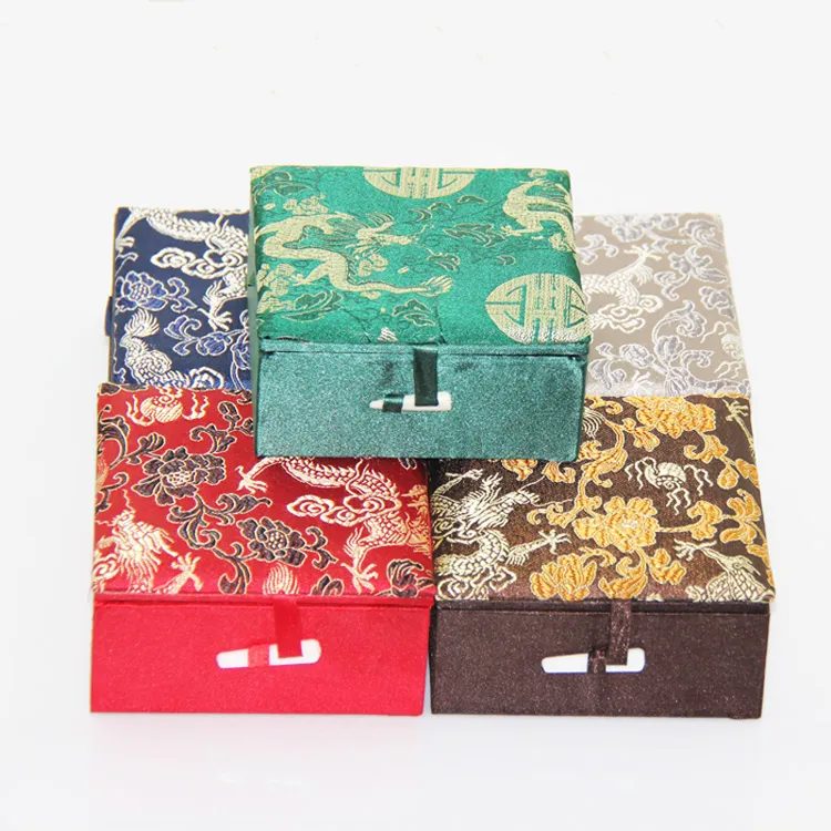 Dragon Pattern Silk Brocade Box Katoen Gevulde Decoratieve Verpakking Dozen voor Armband Gift Case Chinese Craft Cardboard Sieraden Opbergdoos