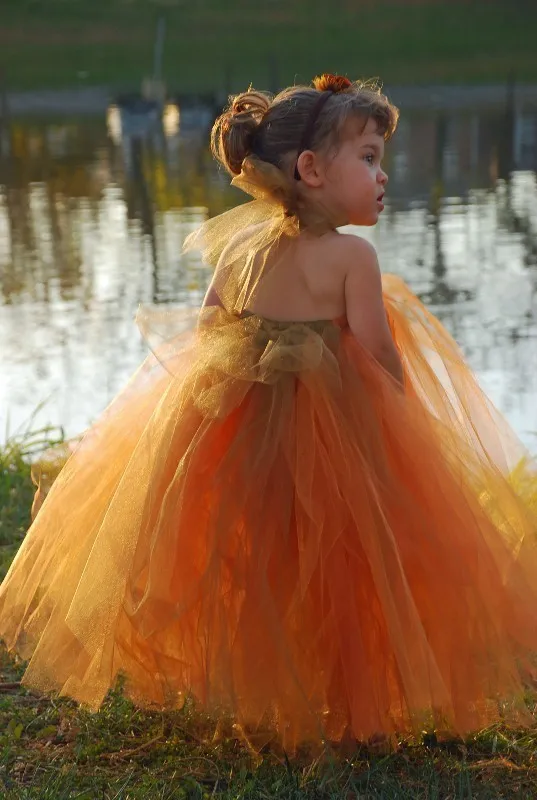 Automne 2017 Mignon Orange Tulle Robe De Bal Robes De Fille De Fleur Halter Cou Puffy Jupe Longueur De Plancher Country Style Pageant Robes De Fille De Fleur