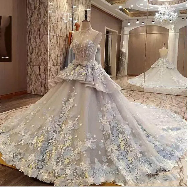 Abiti da sposa con applicazioni floreali di lusso 2018 Collo alto trasparente senza maniche con fiocco Abiti da sposa peplo Abiti da treno vintage senza schienale