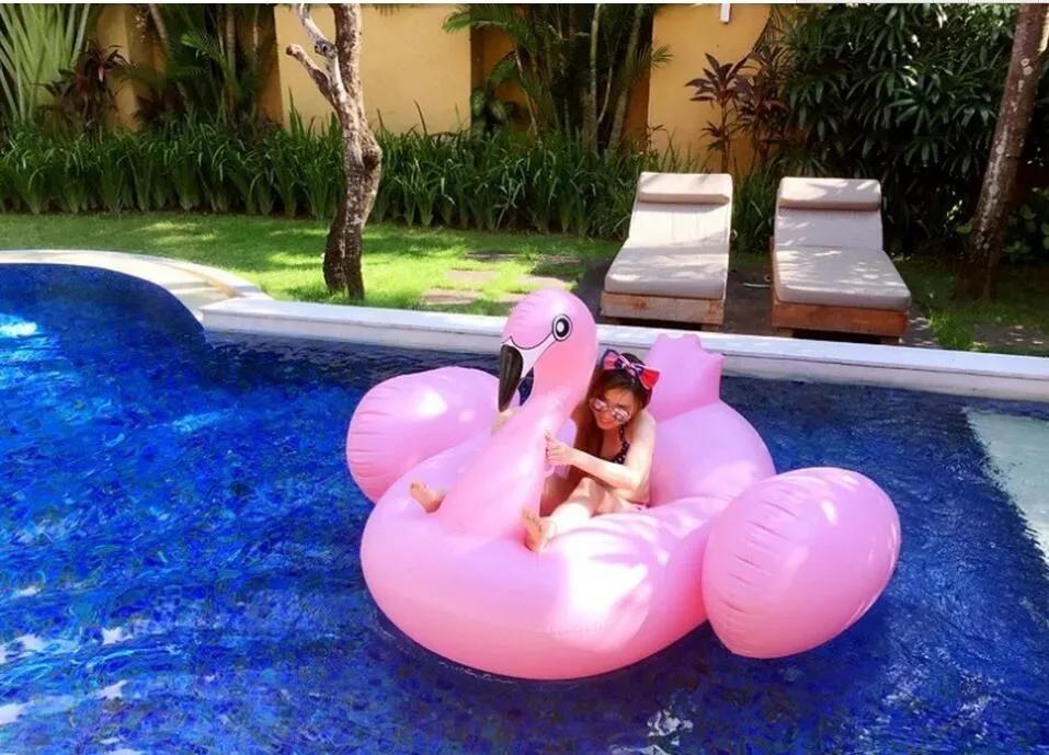 195 * 200 * 120 cm Géant gonflable Flamingo Pool Toy Swimming Float Swan Migne Ride-on Pool Swim Ring pour les vacances d'été Party