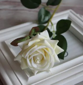 Symulacja pojedynczego kwiatu hurtowych kwiatów dekoracyjnych, jedwabny kwiat róży obrus wyposażenia domu