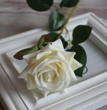 La simulación de flores decorativas al por mayor de una sola flor, flor de seda, rosa, mantel para el hogar