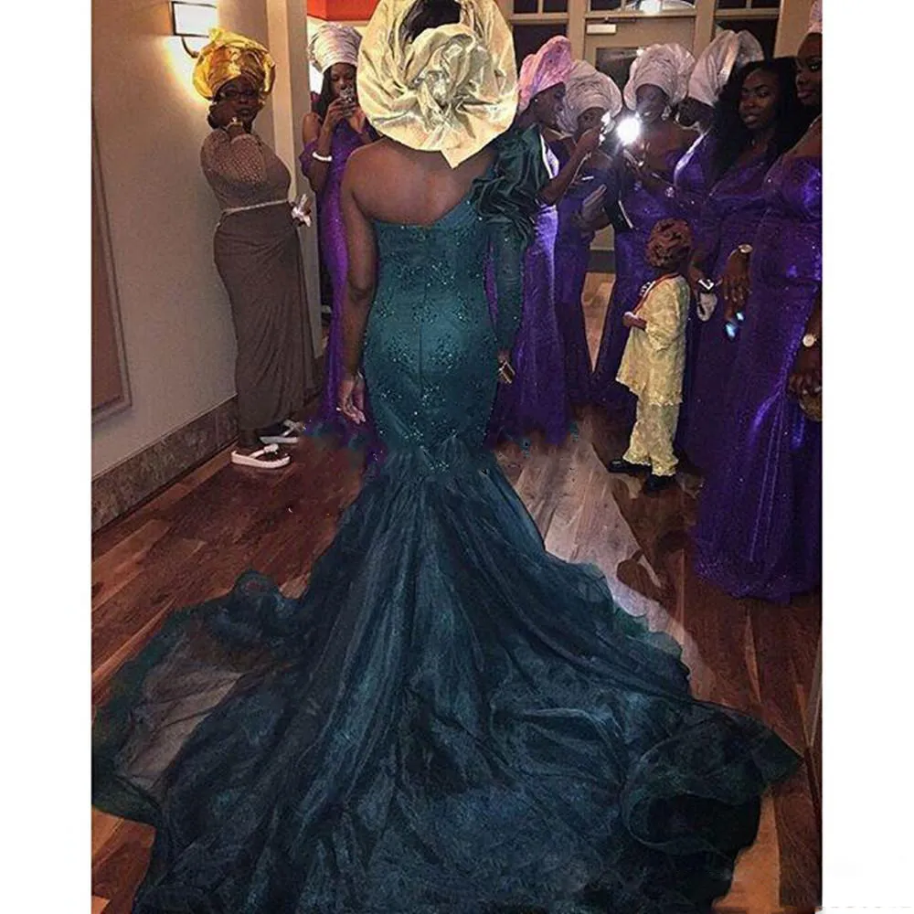 Saudiarabien Teal Aftonklänningar Sexig One Shoulder Långärmad Prom Klänningar Med Stor Flower On Axel Lace Appliques Afrikansk Party Dress