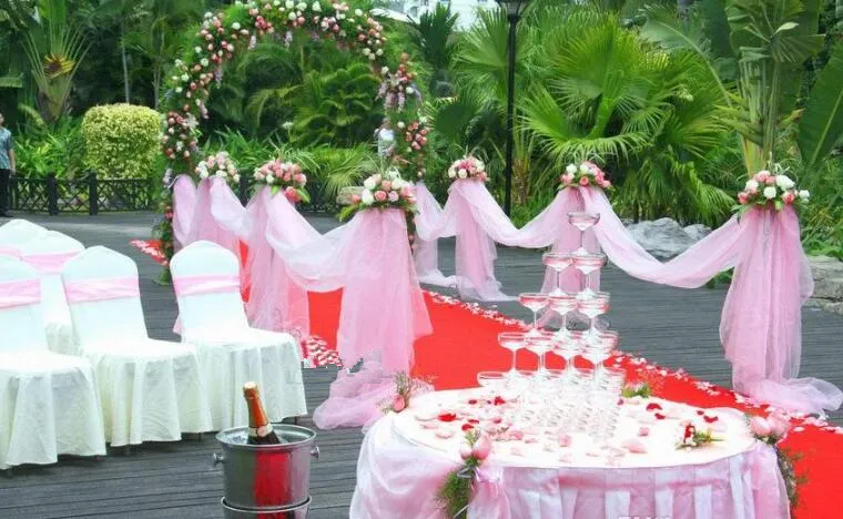 Gelukkig getrouwd bruiloft decoraties garen achtergrond gaas gordijn trap armleuning bruiloft viering levert