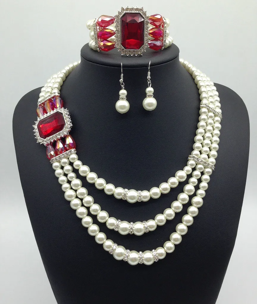 ロマンチックな真珠のネックレスプラチナメッキの真珠のクリアラインストーントレンディジュエリーの宝石の多層ネックレスの女性パーティーの贈り物