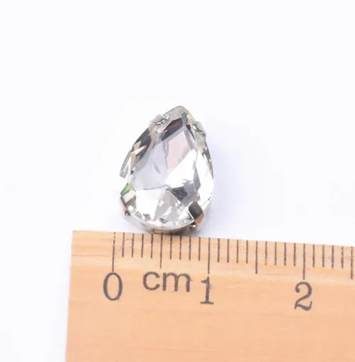 Gratis shippment! 35st / parti 10x14mm Kristallknappar Teardrop Shape Glas i vit k Metallklininställningar Sy på klädskor