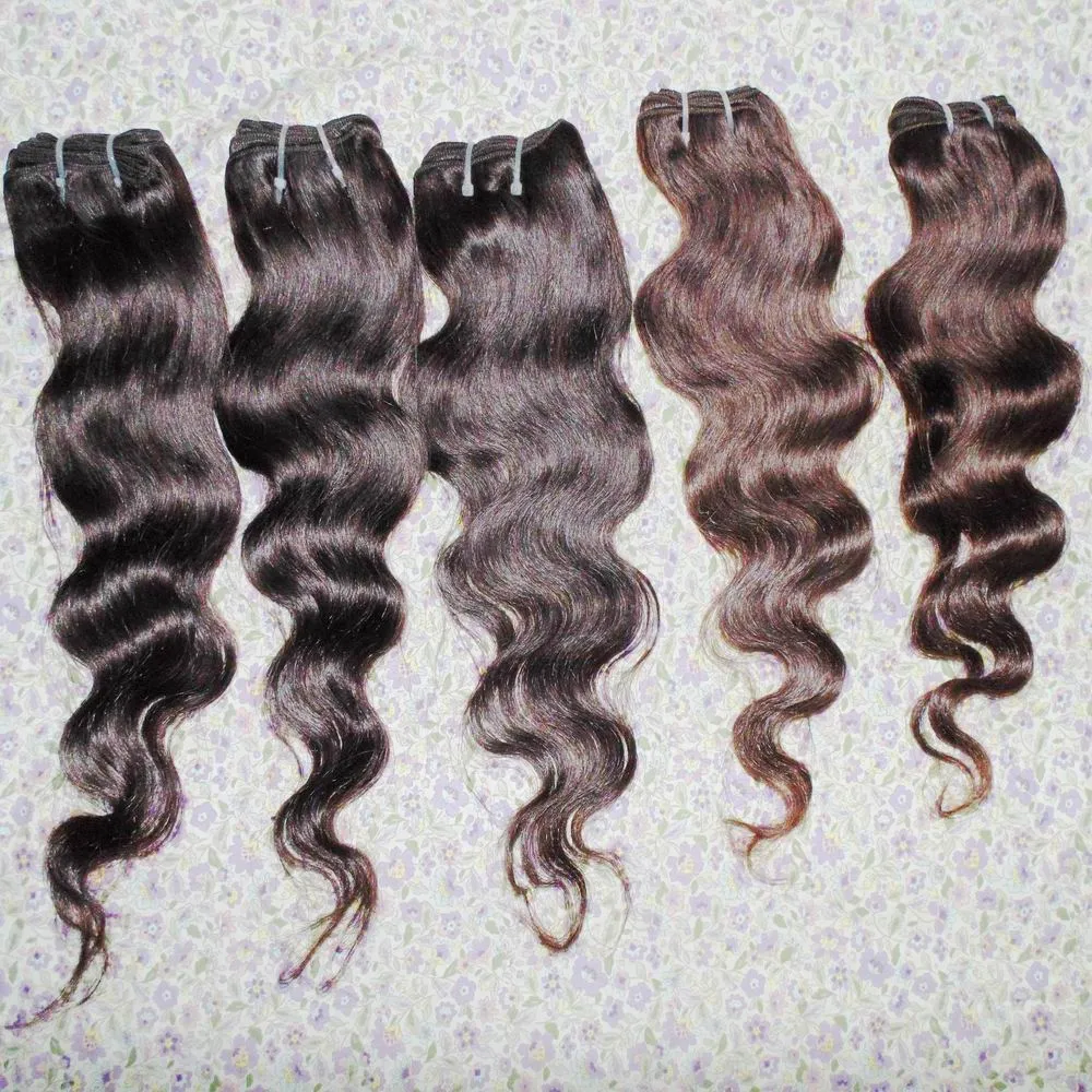 染められた茶色の人間の髪の毛の延長7A級ペルーの体の波状/ロットの柔らかい絹のようなテクスチャセクシーな女性美容ショッピングカートストック