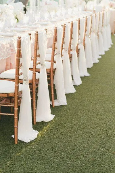 Шифоновые пояса для стульев цвета слоновой кости. Свадебная вечеринка. Чехлы для свадебных стульев.