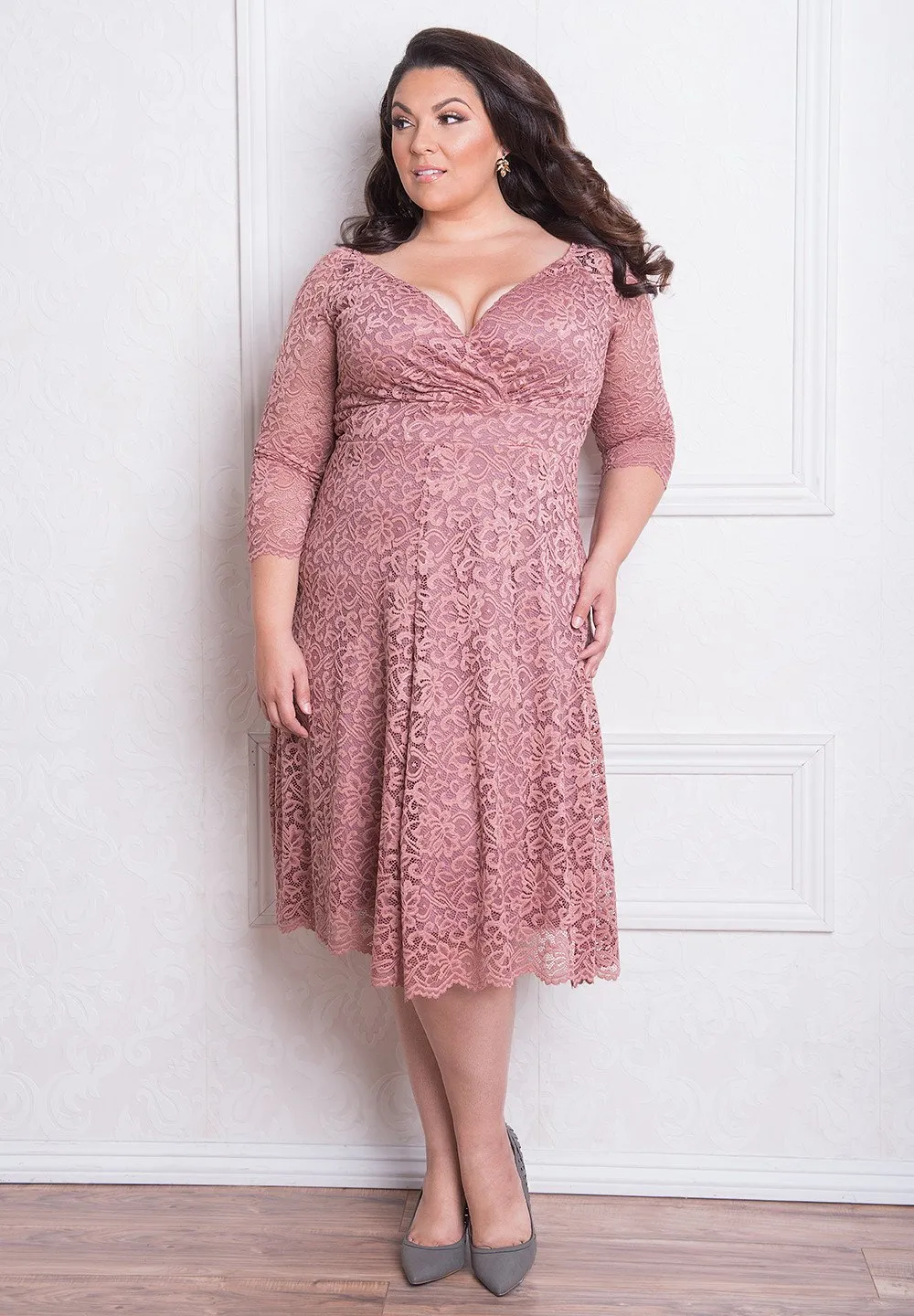 Stunning Plus Size Lace Formal Dresses With Long Sleeves V-Neck Knee Length Evening Gowns A-Line Cheap Short Prom Dress