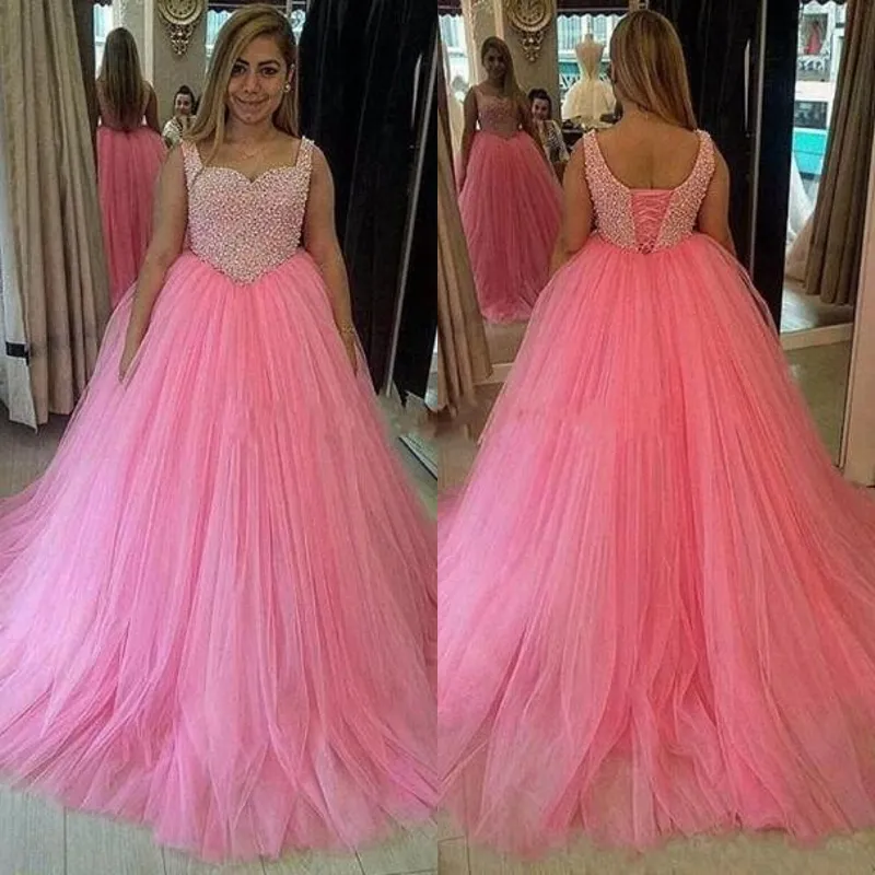 Skräddarsydda spaghetti remsor rosa homecoming klänningar boll klänning pärlor söt 16 klänning mode varm rosa prom klänningar tulle robe de soiree