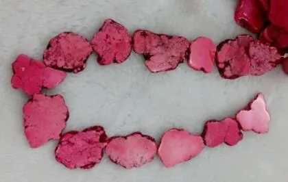 かわいいピンクのターコイズされた石のスライス緩いビーズ20x35mm 16inch約10-16ビーズ