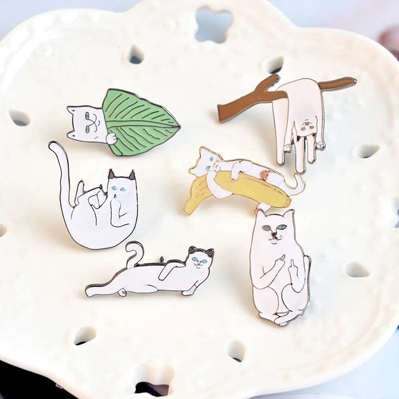 Cartoon Funny Cats With Banana On Branch Diseño Broche Insignia Pinback Button Corsage Hombres Mujeres Niño Joyería