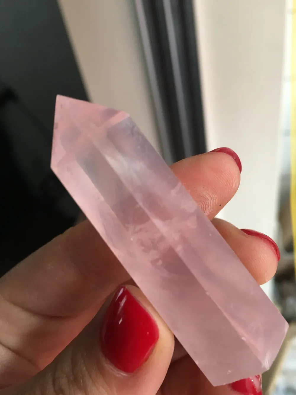 Försäljning 35 g 100% Natural Rose Quartz Crystal Wand Pink Quartz Crystal Point Point Healing Crystals