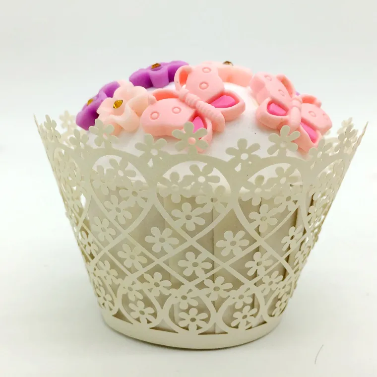 Bröllop favoriserar Små blommor Laser Cut Lace Cream Cup Cake Wrapper Cupcake Wrappers för bröllopsfödelsedagsfest dekoration parti