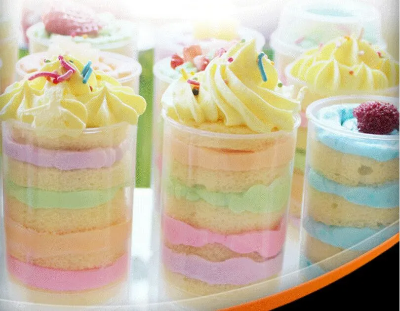 Le gâteau clair poussent des récipients de bruit de poussée de gâteau pour des petits gâteaux, outils de cuisine de moule de crème glacée de gâteau