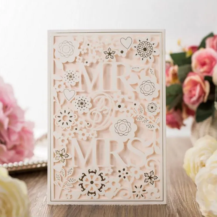Lazer Kesim Düğün Davetiyeleri Kartları Beyaz Kağıt Çiçekler Mr. Bayan Invitaitons Kartları 2 Renkler Ücretsiz Zarf ve Mühür Toptan