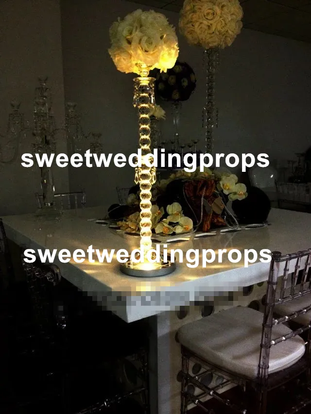 装飾的な結婚式のテーブルのための新しい人工的なバラのボールの結婚式のアクリルのクリスタルの中心的な色の花