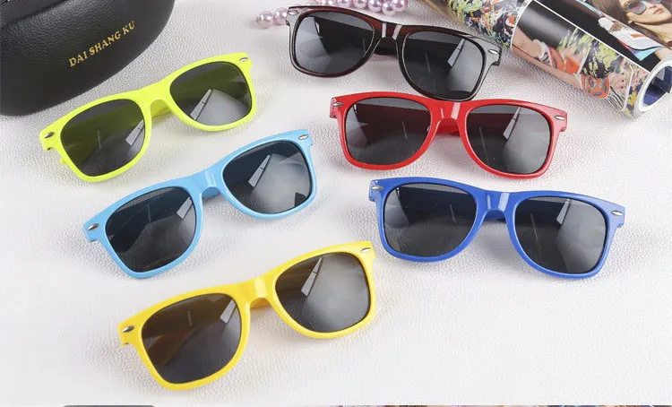 20 шт. Оптом классические пластиковые солнцезащитные очки ретро винтажные квадратные солнцезащитные очки для женщин мужчины взрослые дети детей много цветов