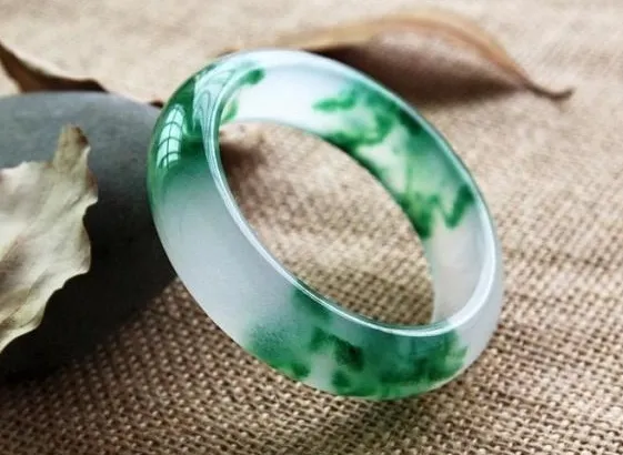 Les bracelets vert jade blanc naturel (élargir) Une belle femme devrait