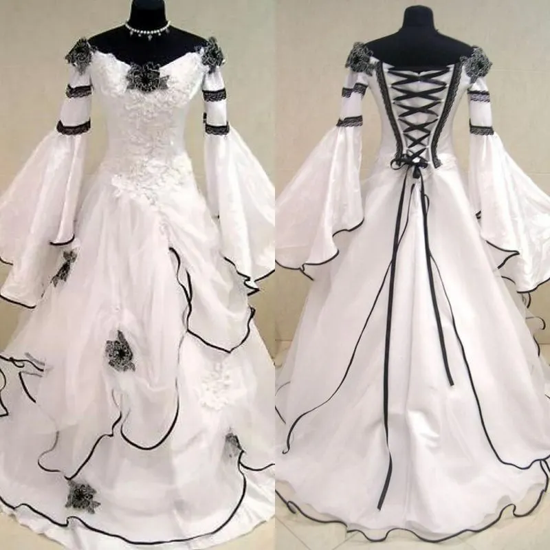 Renaissance Vintage黒と白の中世のウェディングドレスvestido de Novia Celtic Bridal Gownsフィット感とフレアスリーブの花