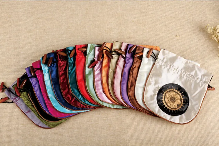 刺繍太陽の大きい巾着袋中国のサテンの布の旅行ジュエリー化粧品収納袋ラベンダードライ花の香辛料包装袋