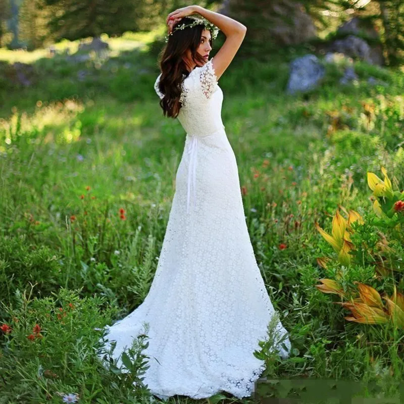 Stunning V Neck Full Lace Boho Wedding Dresses Short Sleeves Beaded Country Style Bridal Gowns With Crystals Belt Mermaid robes de mariée