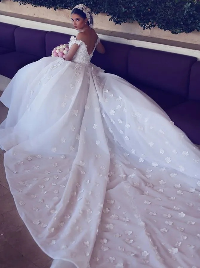 Suknia ślubna białej balowej z koronkowymi kwiatami 3D aplikacja z ramion Kaplicy Tiul V Tiul V.