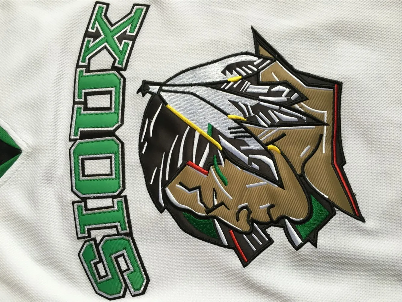 11 Zach Parise North Dakota Fighting Sioux College Hockey Jersey, Fighting Sioux Jersey Sys Och Broderi Toppkvalitet