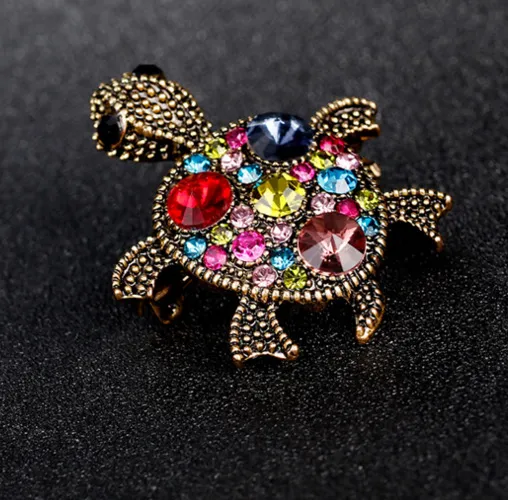 New Design Vintage Multicolor Crystal Tortoise Brooches Antique Gold Alloy Rhinestone Animal Costume Pins Fashion Breastpin Party Jewelry