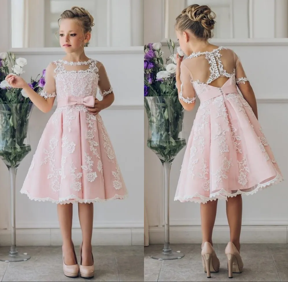 Fancy Blush Pink Communion Flower Girl Dress With Appliques Half Sleeves Knee Längd Girls Pageant Gown med Ribbon Bows för jul