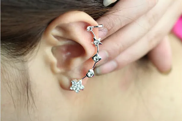 Clip per osso dell'orecchio con nappa di perle senza fori per le orecchie, orecchini da donna con un senso di design di nicchia, orecchini di fascia alta dal temperamento versatile acquista in