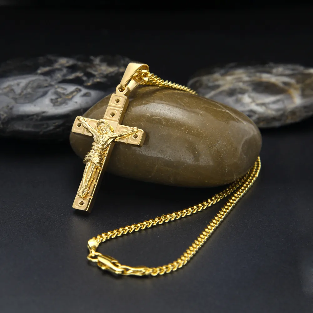 Bracelet croix en plaqué or avec strass - Élégance et spiritualité