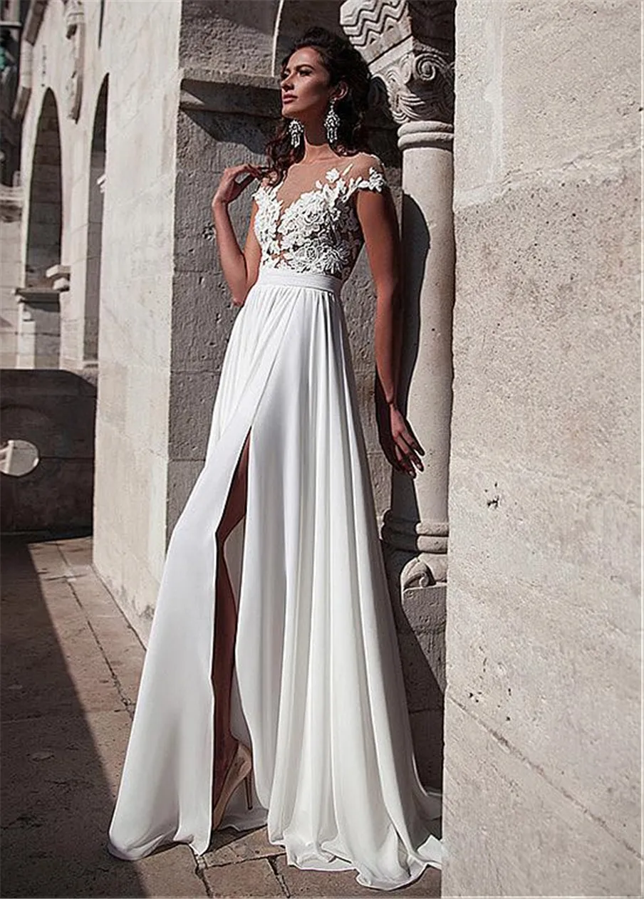 Abiti da sposa a trapezio con scollo a barchetta in chiffon con applicazioni in pizzo con spacco sul davanti Abito da sposa elegante in chiffon a maniche corte