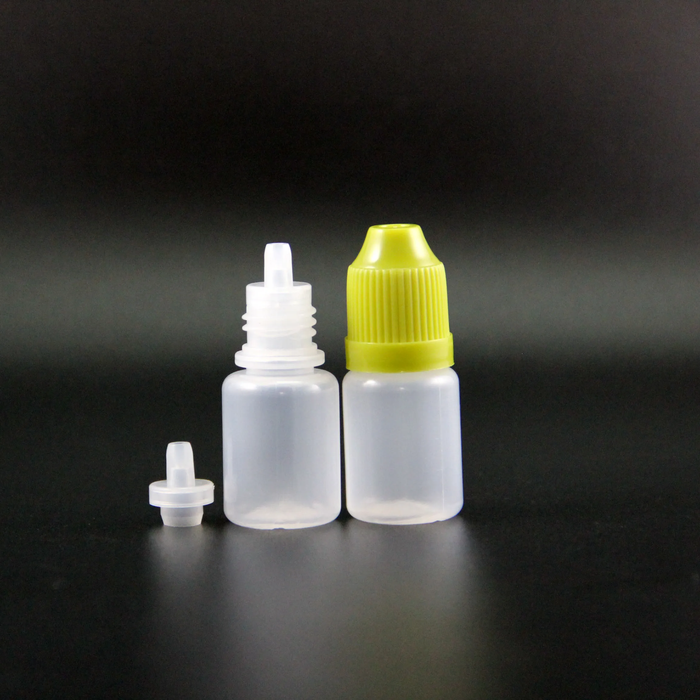 100 Stuks 5 ML LDPE Plastic Druppelflessen Met Kindveilige Veilige Doppen en Tips Knijpbare Fles Damp Met korte tepel