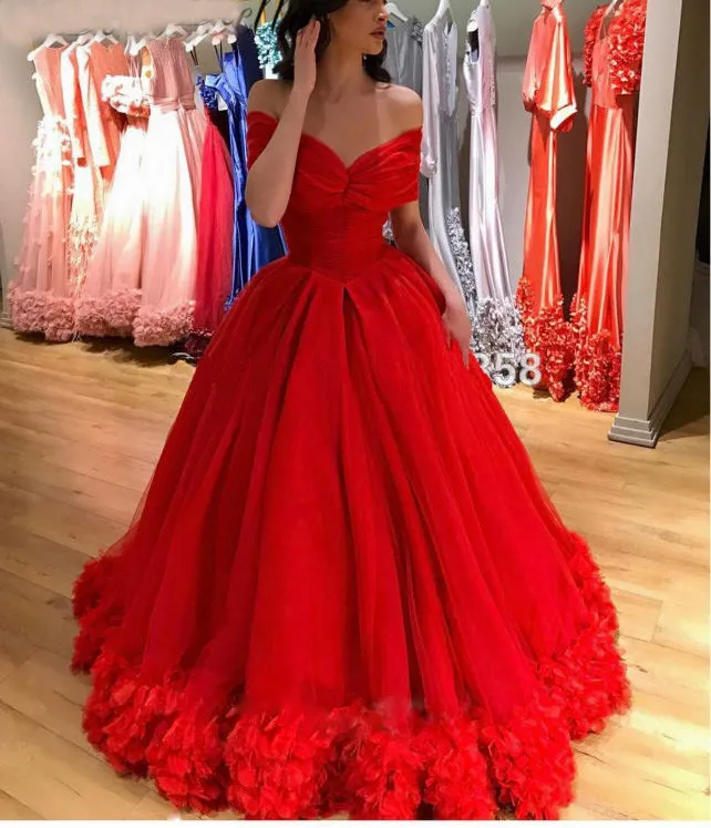 Puffy tulle röd prom klänning glamorös off-the-axel applique dragkedja-back quinceanera klänningar 2017 nya ankomst a-line kväll festklänningar