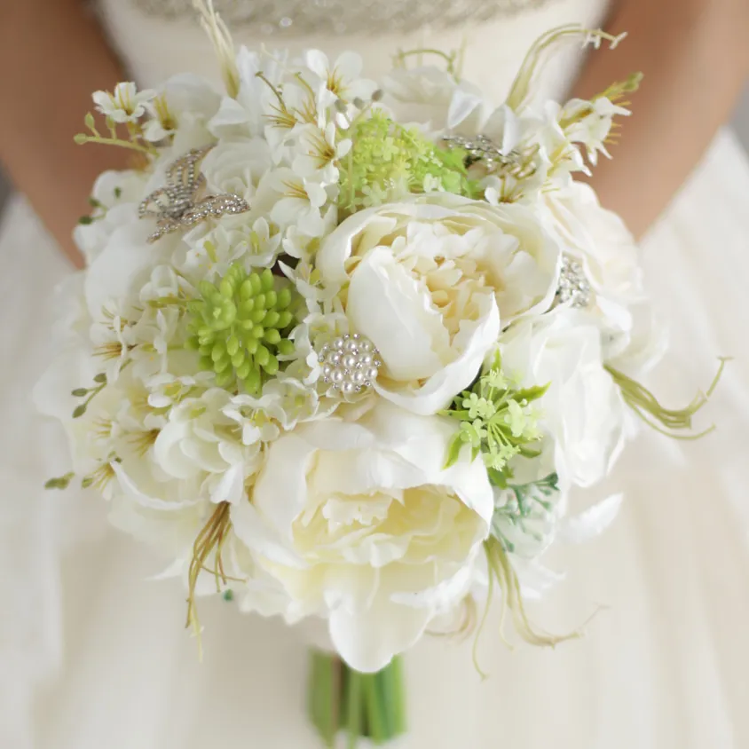 Ramo de novia con perlas de encaje de seda, peonías, rosas, broche de boda rústico elegante, ramo de novia blanco y morado, ramo de novia Artificial