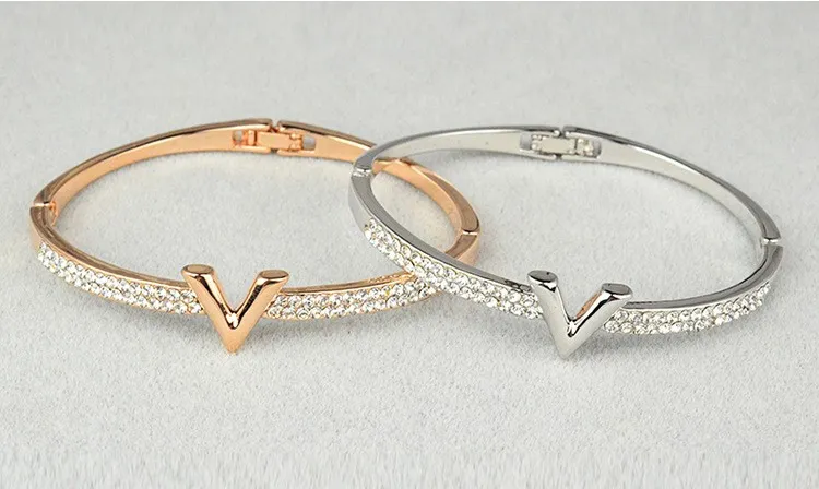Bracciale a forma di V caldo Nuovo braccialetto femminile con diamanti