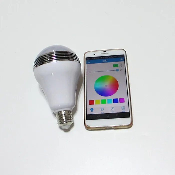 2017新しいノベルティLED RGB電球ライトワイヤレスBluetooth LED E27スピーカーのiPhoneサムスンスマートフォン制御可能な可変のLEDライト