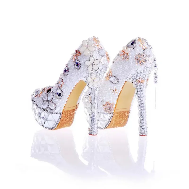 أحذية الزفاف المصنوعة يدويا لؤلؤة بيضاء مع كريستال أحذية الزفاف رائع المرأة حزب مضخات منصة أحذية عالية الكعب الحب