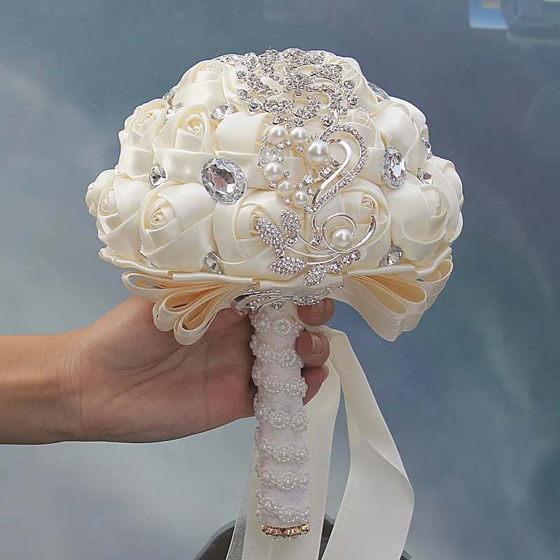 Bouquet da sposa avorio Rosa artificiale dolce 15 Quinceanera Bouquet Nastro di seta di cristallo Nuovo Buque De Noiva i W228B 3118064