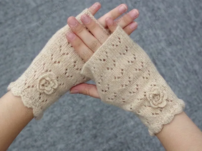 Fashion Lady Crochet Gloves Pure Handmade Sewing Hollow Warmer Half Fingers 5 Colors Knitted Mittens