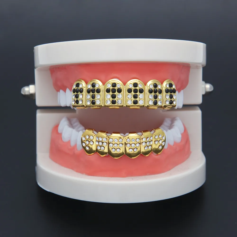 جديد مطلية بالذهب مثلج خارج الأسود CZ حجر الراين الأسنان الهيب هوب على الفم GRILLZ قبعات أعلى أسفل الأسنان الشواية مجموعة مصاص الدماء