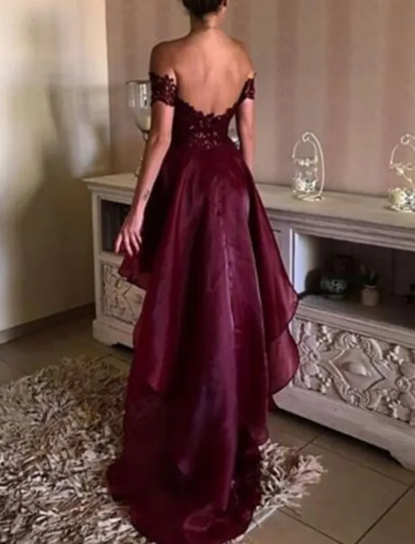 Oszałamiająca Burgundia Wysoka Niska Prom Dress Off The Ramię Koronki Aplikacje Krótkie Przód Długo Back Formal Party Suknie Homecoming Suknie