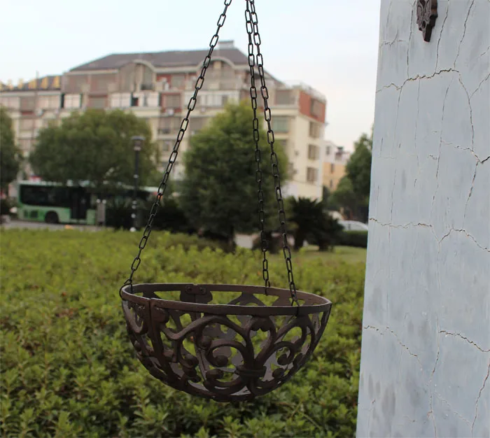 Panier de fleurs en fonte à demi-rond suspendre le support de fleur de fleur de métal lourd