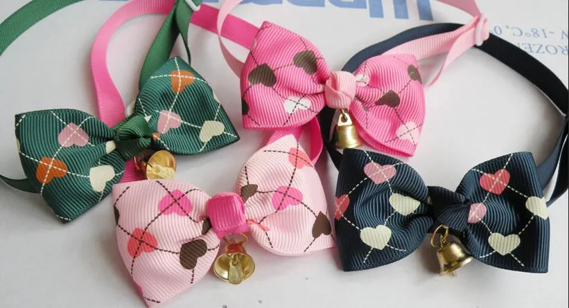 100 unids / lote Gran Moda Ropa para Perros Mascota Cachorro Gato Lindo Pajaritas Corbatas Bowknot Productos de Aseo para Perros Estilo Mixto LY03294S