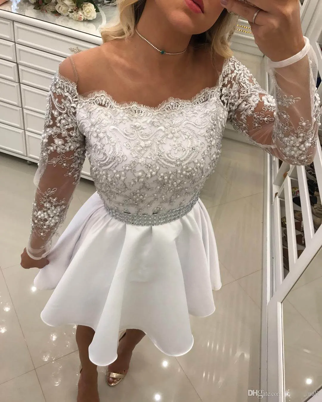 Vestidos De Fiesta Blancos Cortos Atractivos De Los Apliques De Encaje Vestido De Fiesta De Graduación Con Mangas Largas De Graduación De La Perla Vestido De Festa De 114,12 € | DHgate