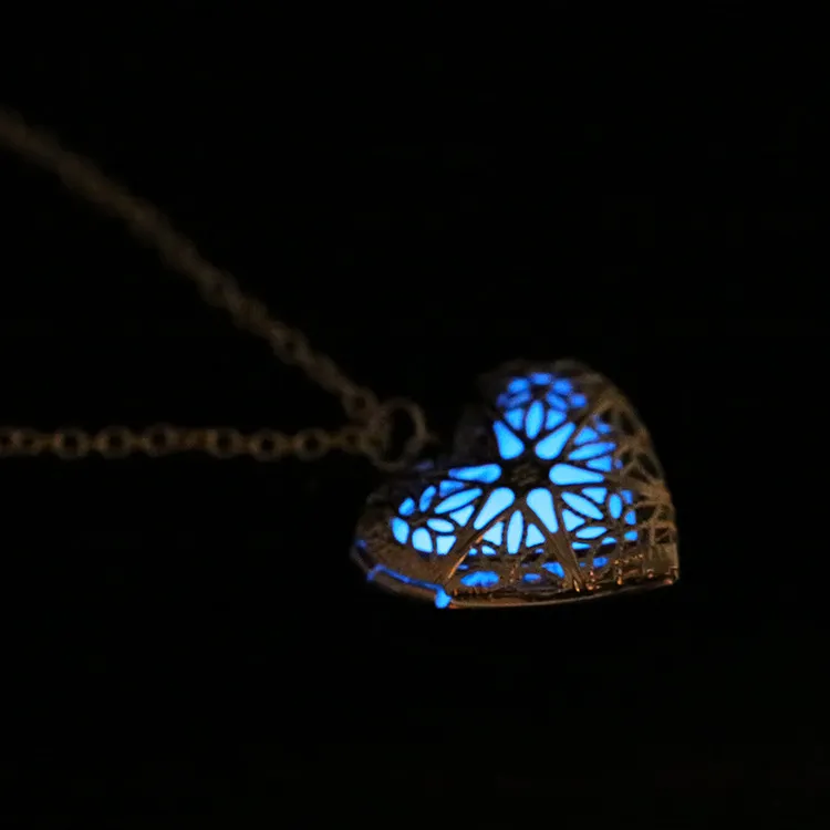 Glow In The Dark Necklace Opening Heart Aromatherapy Essentials Oil Diffuser Floating Lockets charms Necklaces For Women Fashion Jewelry