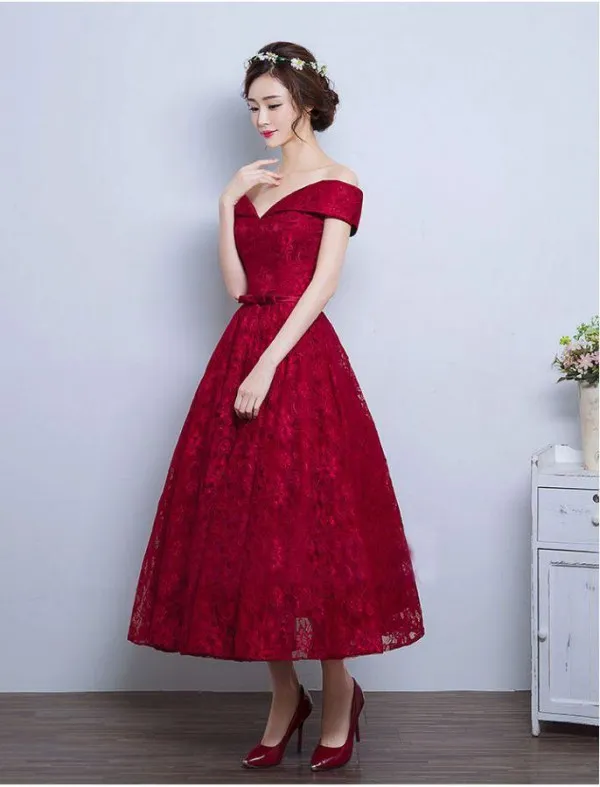 Billiga Tea Length Prom Klänningar Dard Red Burgundy Lace A Line Evening Party Gowns Off The Shoulder Short Custom Made Prom Dress