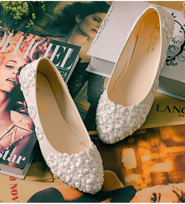 Sweet Cheap Flat Pearls Wedding Shoes For Bride 3D Lace Appliqued Prom High Heels Ankle Strap Plus Size Pointed Toe Bridal Shoes